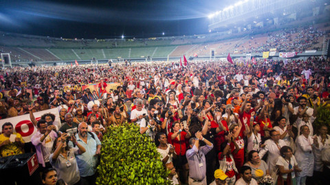 Imágem do público na Assembleia das Democracias, Estádio Pituação, no FSM 2018