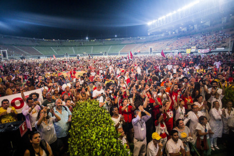 Imágem do público na Assembleia das Democracias, Estádio Pituação, no FSM 2018