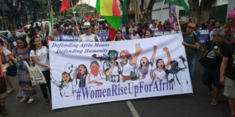 Delegación de Afrin en la Marcha del FSM