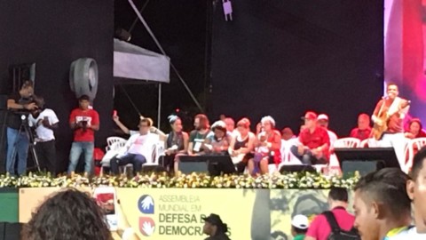 Palco do Ato Democracias, visto à distância