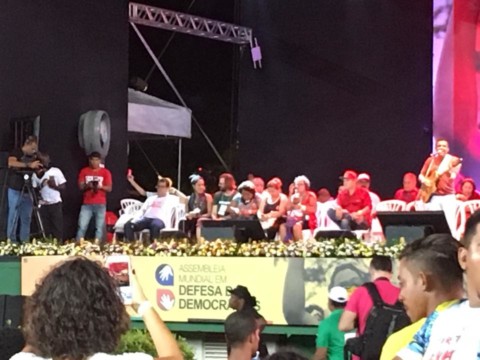 Palco do Ato Democracias, visto à distância